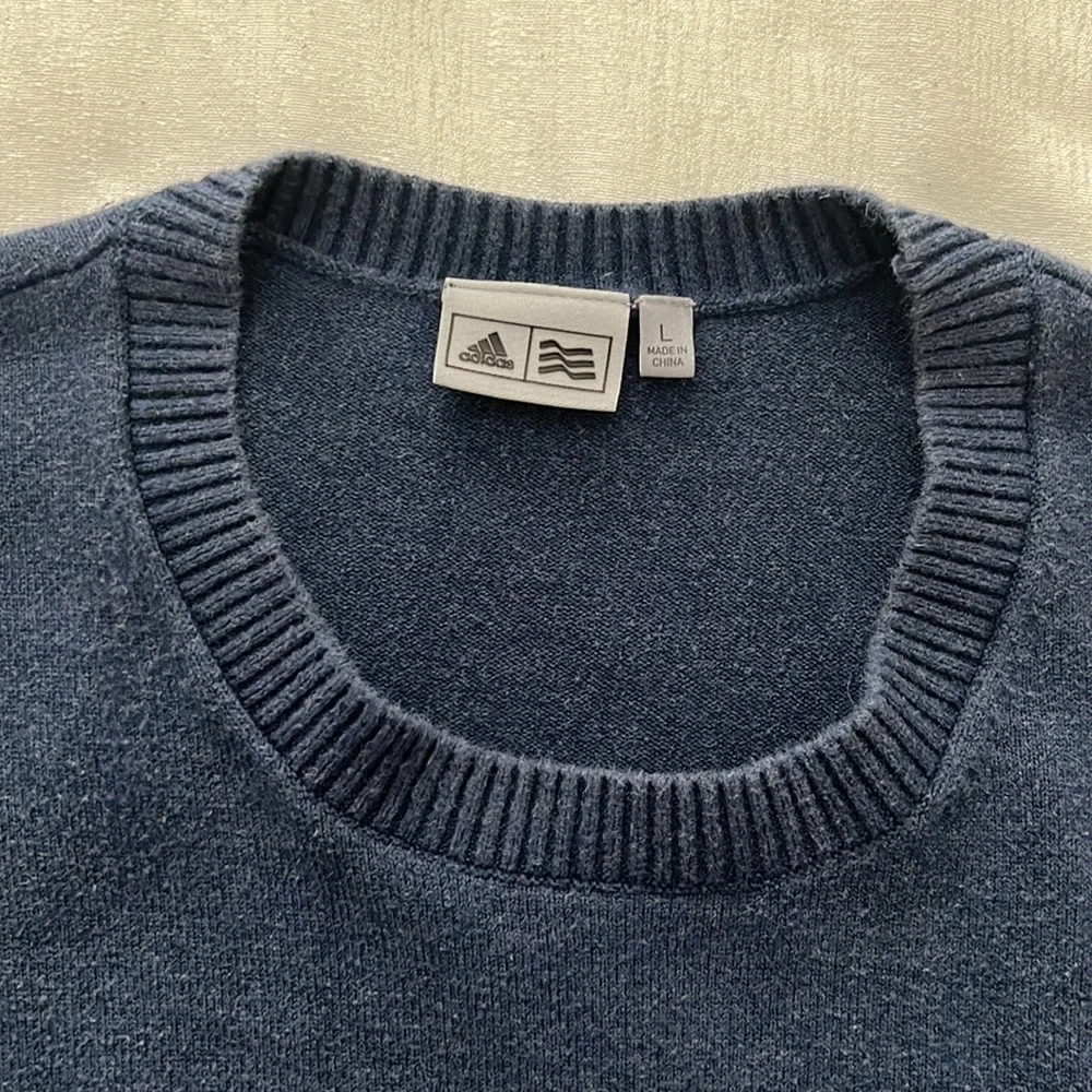 Adidas Men’s Golf Sweater 3 stripe. Stretch fabric-size large- Lightly worn - Picture 2 of 3
